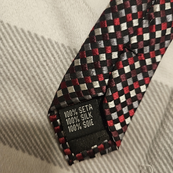 Orvieto geometric men tie red gray and black 100% silk unique gift soft - Picture 3 of 4
